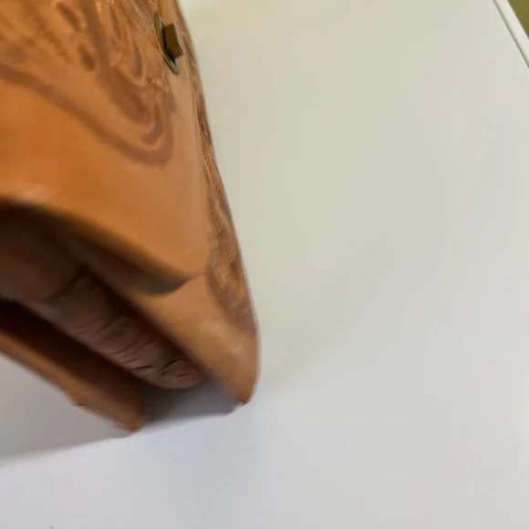 Vintage Tooled leather bag - Picture 5 of 14
